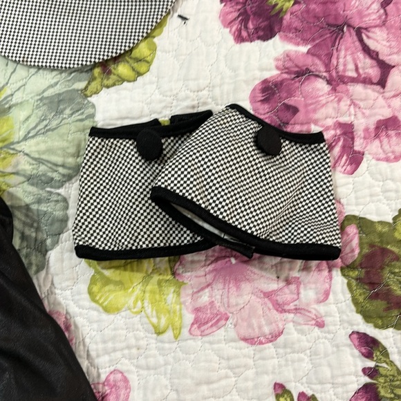 Halloween Costume Inspector, Sexy skirt, Cape, and Sherlock Holmes Style Hat - Picture 11 of 13